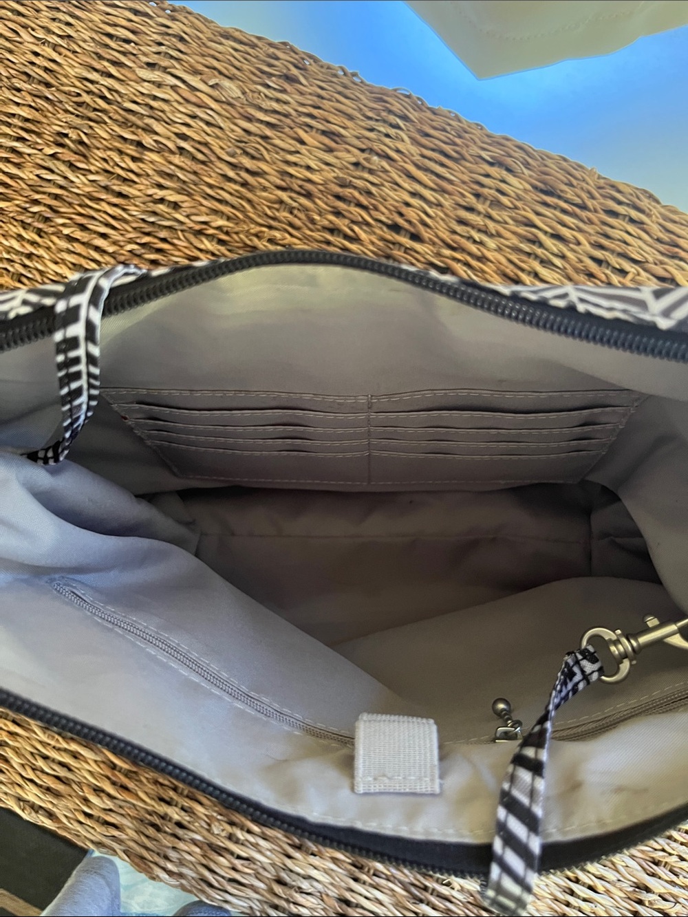 Baggallini Everywhere Bag Chevron Crossbody Bag - Picture 12 of 13